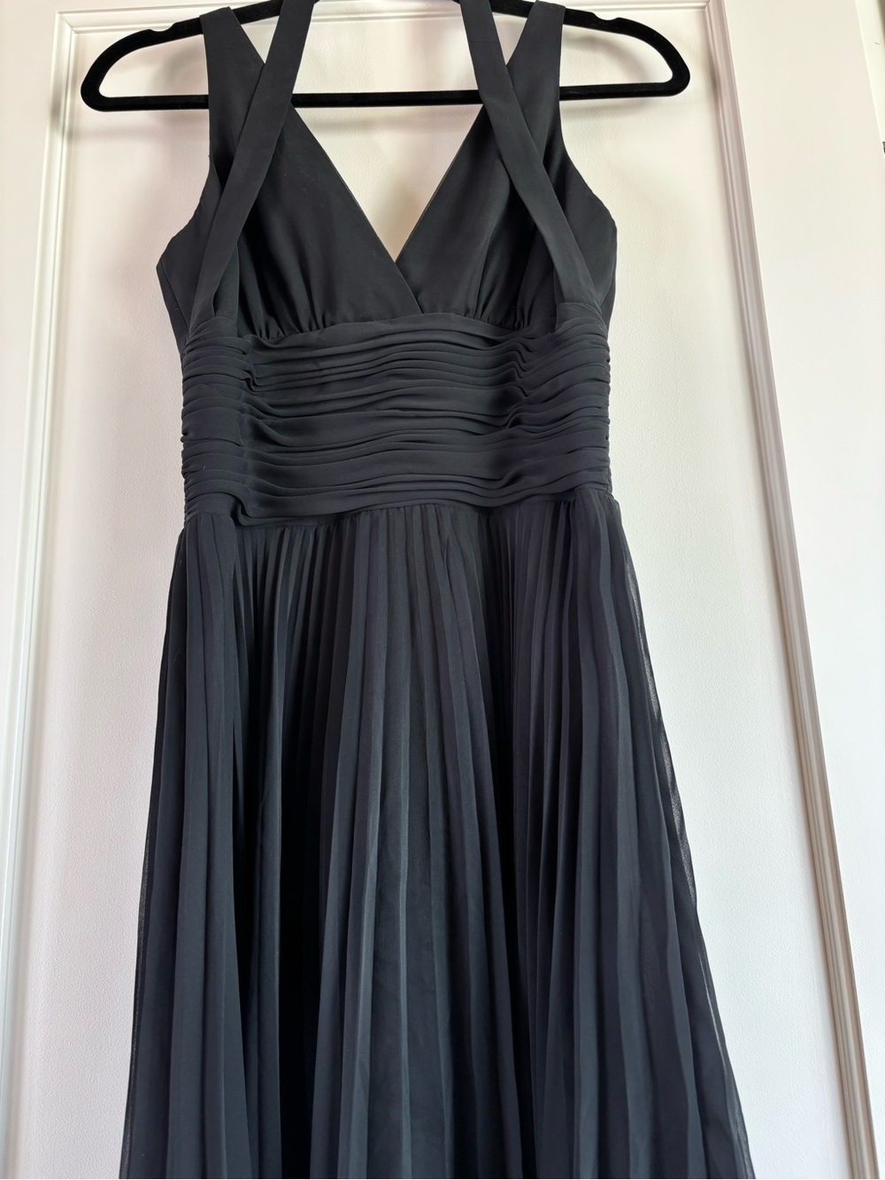 Laundry By Shelli Segal Black Pleated V-Neck Midi Dress